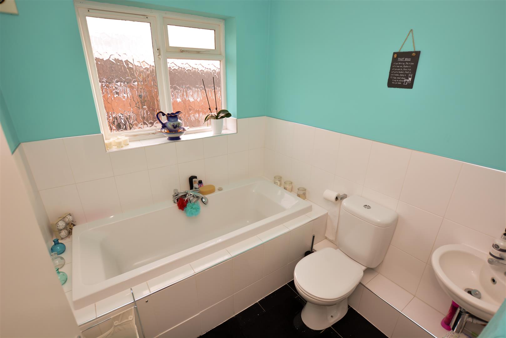 FIRST FLOOR FAMILY BATHROOM